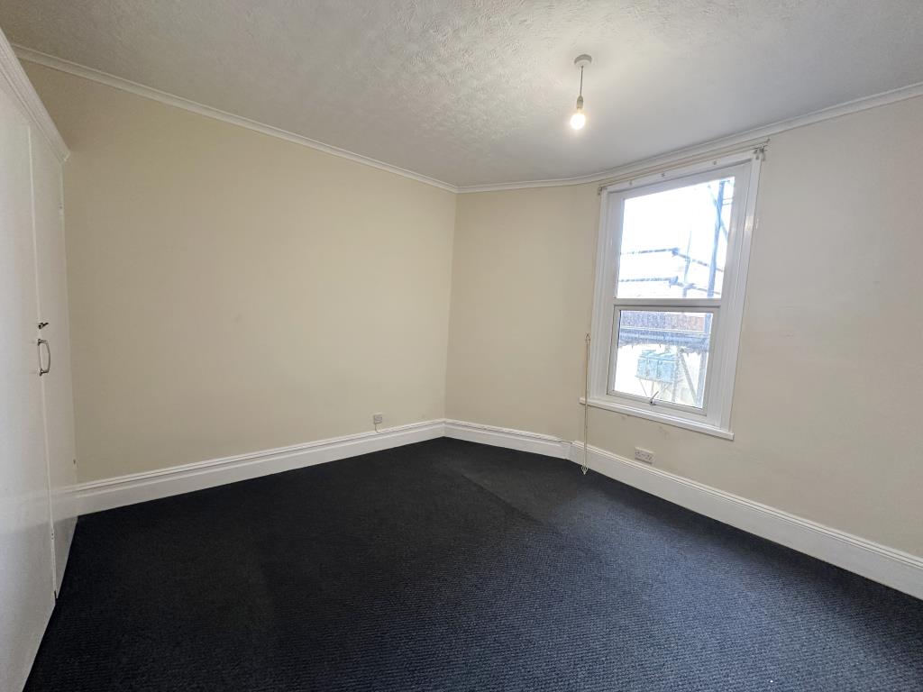 Lot: 57 - ONE-BEDROOM FLAT FOR INVESTMENT - Bedroom